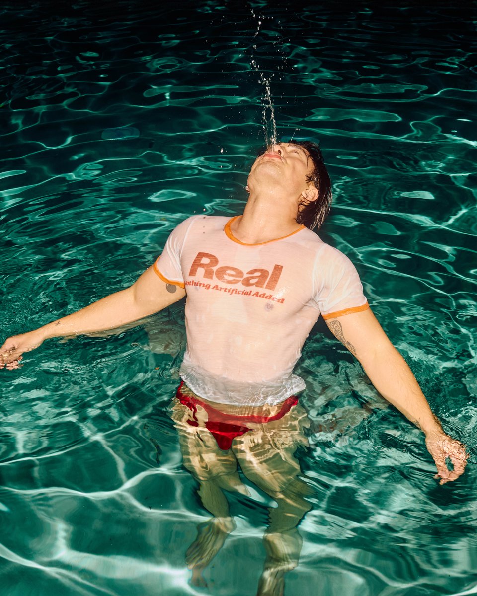 wonderlandmag's tweet image. Covering Wonderland’s Spring 26 issue, Hudson Williams sits down with co-star Sophie Nélisse for a candid conversation on industry whiplash, pinch-me moments, and why everyone is absolutely right to think the boys are exhausted.

Tap the link in bio to pre-order the issue.