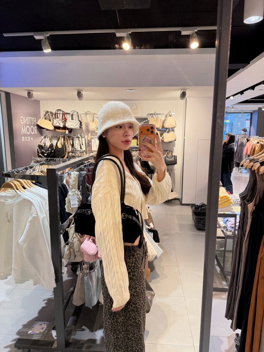 🦋 tweet media