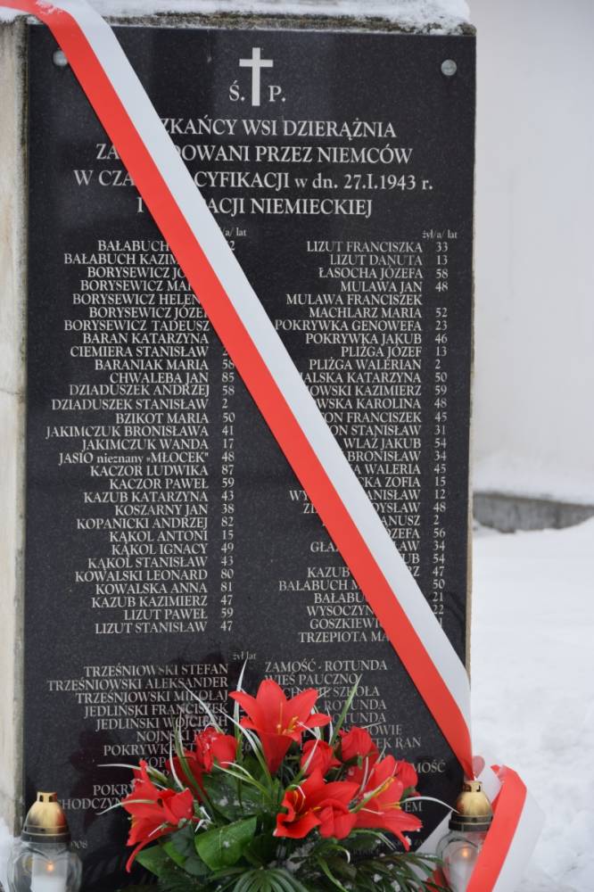 Żadnej LITOŚCI ❗️ Żadnego MIŁOSIERDZIA ❗️
28 I 1943r. Niemcy rozpoczęli ZAGŁADĘ wsi Huty Dzierążyńskiej, Dzierążni i Budów.
"Za stodołą był kopiec z ziemniakami duży i taki rów wykopany dookoła tego kopca, żeby woda spływała. Cała rodzina, 7 osób, schowała się za tym kopcem.