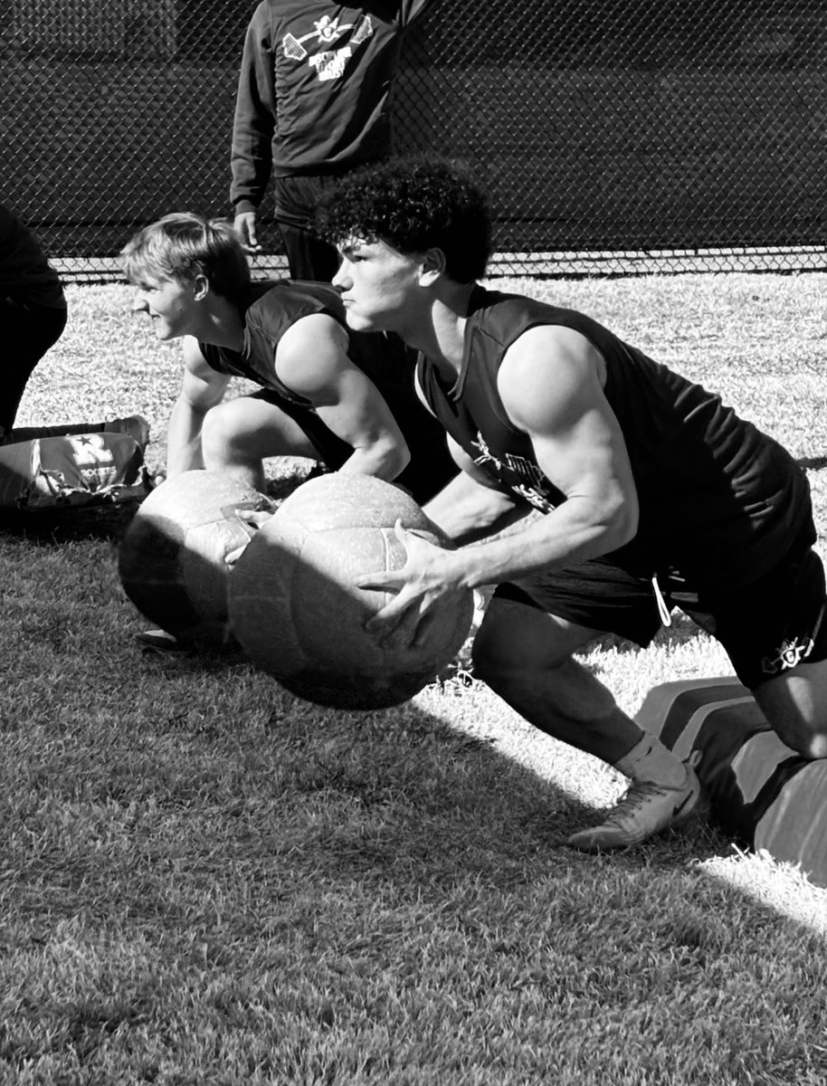 CHSKnightsFB's tweet photo. Just work… https://t.co/2lmsRDhCcC