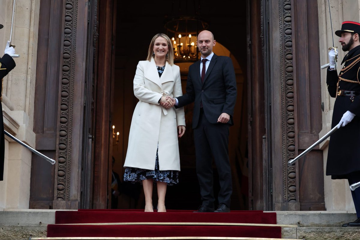 IrlEmbParis's tweet photo. 🇮🇪🤝🇫🇷 La France et l’Irlande ont signé leur Plan d’Action Conjoint 2026–2030 !

🇪🇺 Partenaires en Europe
📈 +47 Mds € d’échanges
✈️ Connectivité renforcée
⚡ Interconnexion électrique en 2028
🎓 Coopération en éducation, culture &amp; sport

Un partenariat tourné vers l’avenir. https://t.co/YQHKZmbZJZ