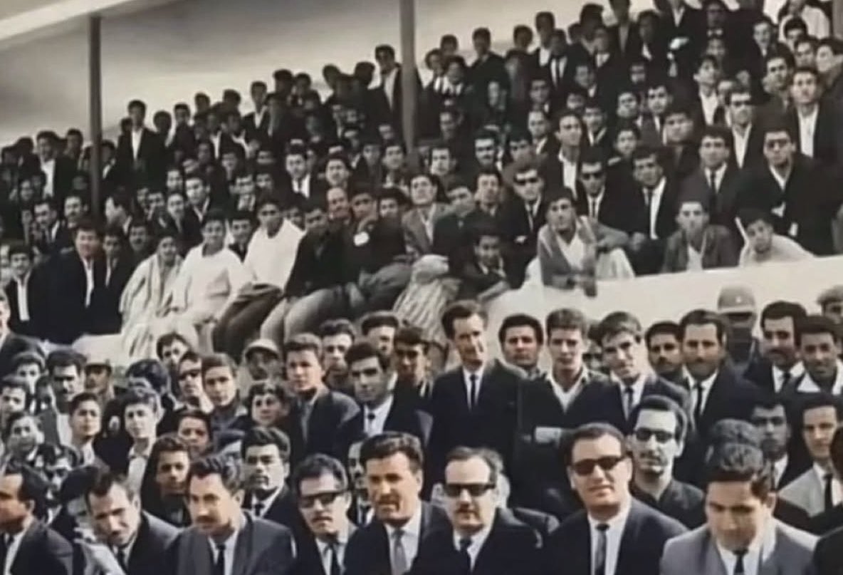 mohk_9's tweet photo. ليس وفد دبلوماسي ولا رئاسي
الجمهور العراقي يتابع احد مباريات كرة القدم في العراق ... https://t.co/rWny8OMt27