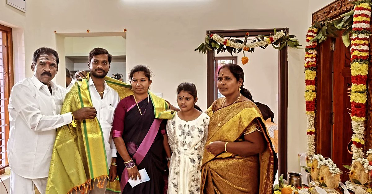VanithaHmuruges's tweet photo. ఈ రోజు  కుప్పం నియోజకవర్గం లోని పలు నూతన ఇంటి గృహప్రవేశం మరియు పెళ్లి శుభాకర్యం లో పాల్గొన్న ఆంధ్రప్రదేశ్ రాష్ట్ర మాజీ వనియకుల క్షత్రియ కార్పొరేషన్ చైర్మన్ వనిత శీను మరియు ఆంధ్రప్రదేశ్ రాష్ట్ర వైస్సార్సీపీ విభాగ వన్నియకుల క్షత్రియ రాష్ట్ర అధ్యక్షులు H. M. Seenu Murugesh https://t.co/98Ppl3IMNh