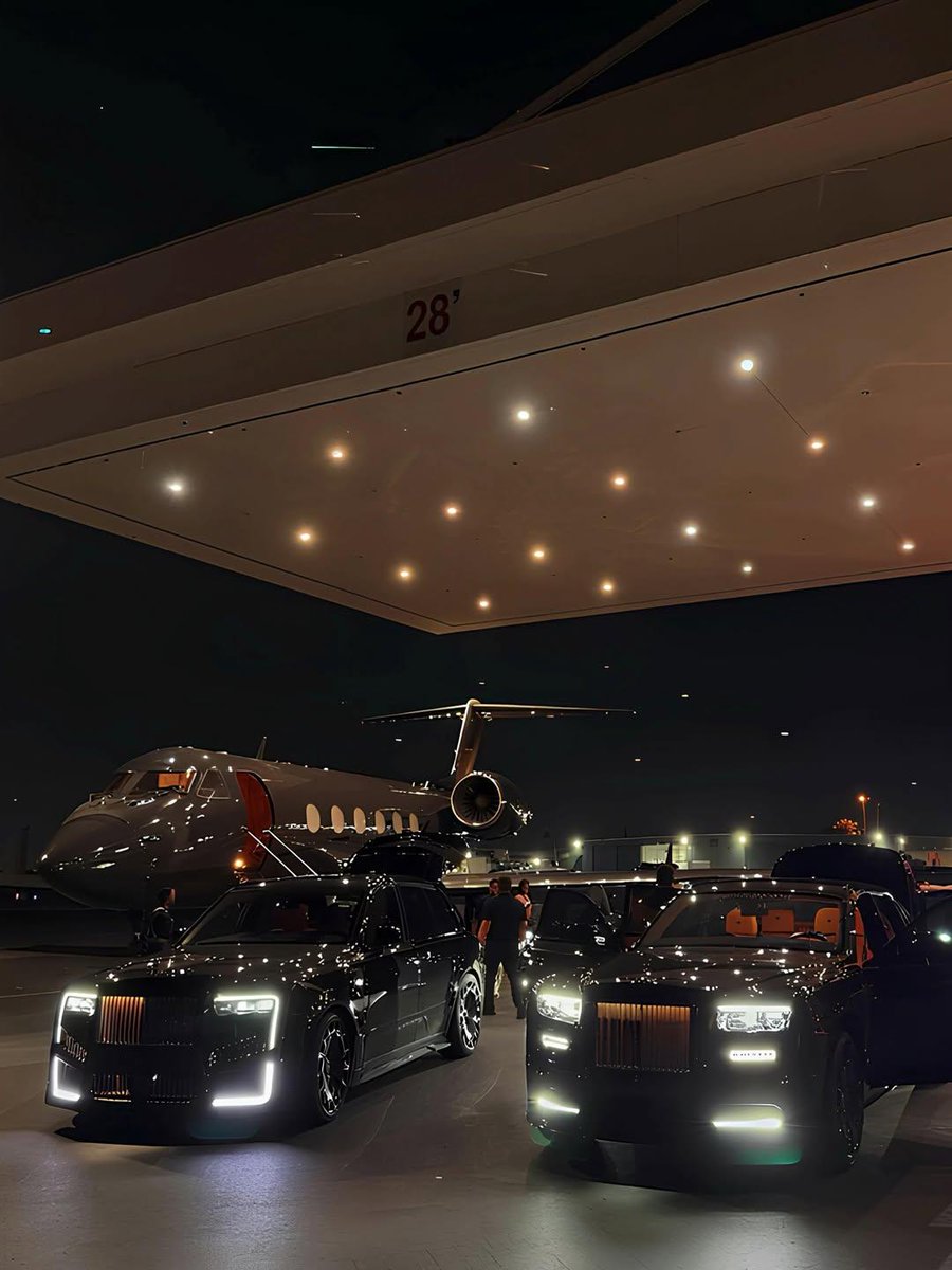 Dearme2_'s tweet image. Only the first millionaire of your family can like this post.