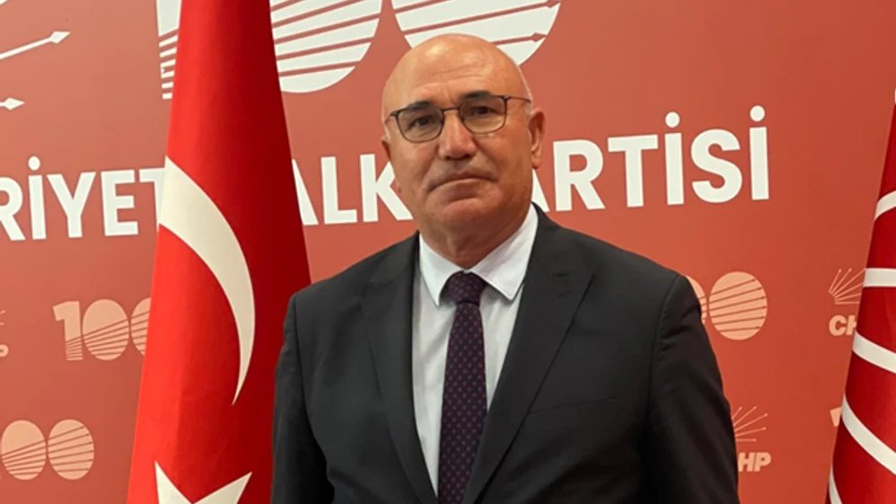 RudawTurkce's tweet image. CHP Urfa Milletvekili Mahmut Tanal:

"Ne mutlu Türk’üm diyene! 

Bu söz ayrım değil, birleştirir. Kökeni değil, ortak iradeyi anlatır. 

Cumhuriyetin omurgasıdır,  tartışma konusu yapılamaz."