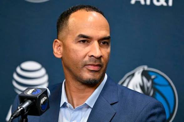 BiasedSlightly's tweet image. who the Warriors think is answering the phone in Milwaukee