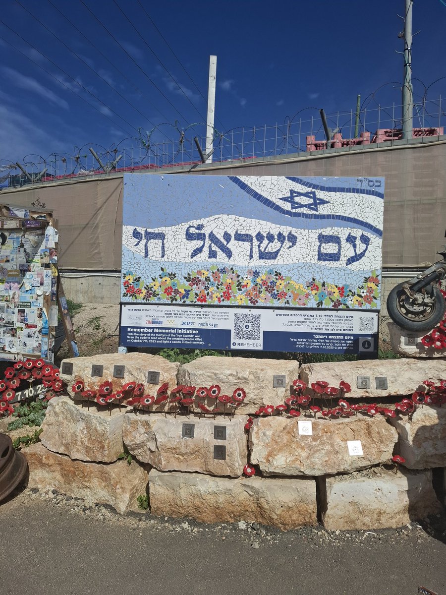 _koryat's tweet photo. איזה סיום עוצמתי ומטלטל.
ביום שבו נמצאה גופתו של רן גווילי ז״ל, סיימנו את הסיור בעוטף עזה סיור מרגש  שייצא המרכז הרפואי לשיקום לוינשטיין בעקבות אירועי ה־7 באוקטובר.
המפגש עם האנשים, הסיפורים והאדמה מזכיר כמה יש פה כאב, אבל גם כמה יש פה כוח וחיים https://t.co/HdZTDgyBo1
