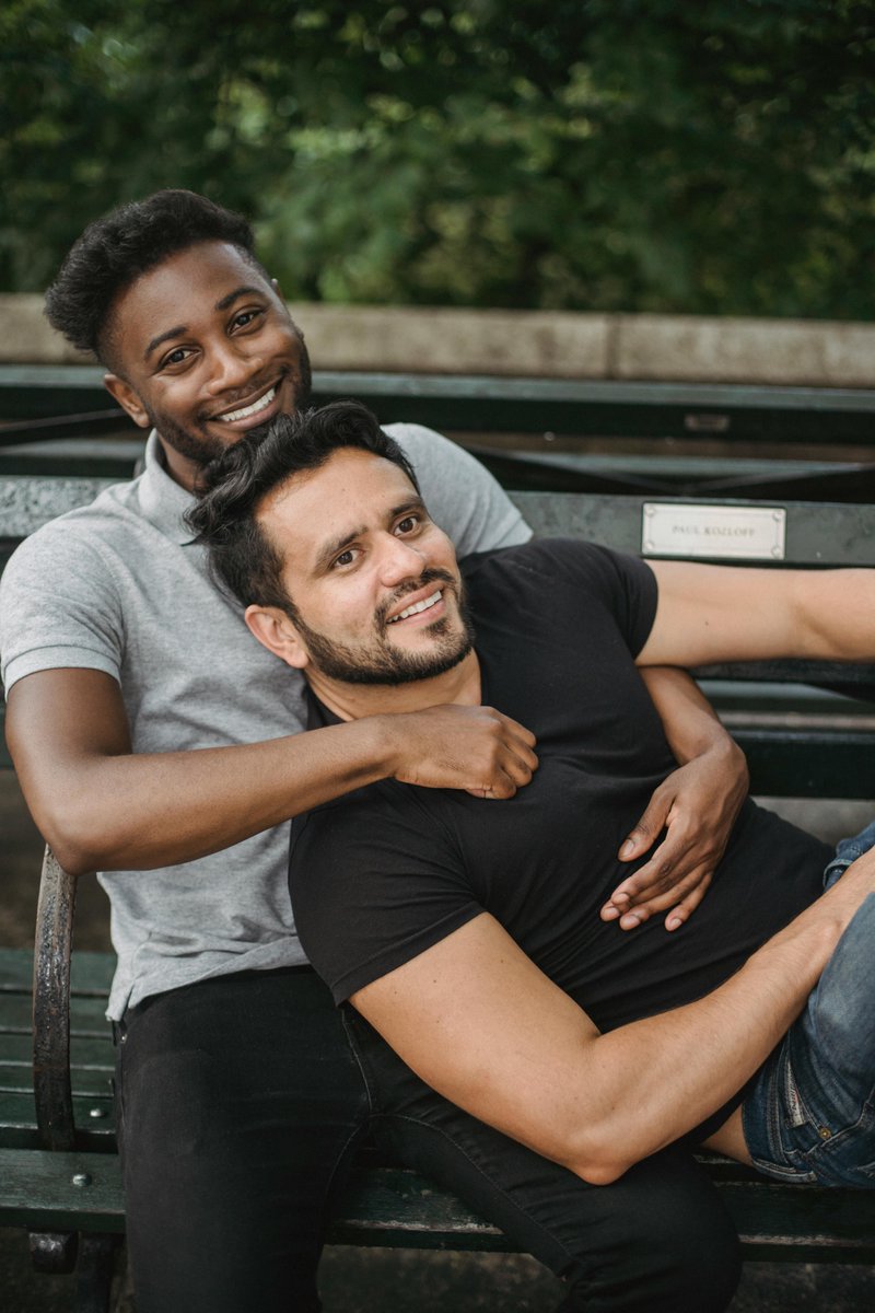 Des sourires et de la bonne humeur ! Toute l'équipe de la modération de TonGay vous souhaite un bon week-end.🌞On vous donne rendez-vous dimanche soir sur nos réseaux pour découvrir le portrait de la semaine. 🌈
#lgbtqia #lesbian #gay #ftm #transexuel #travestie #love #lgbt