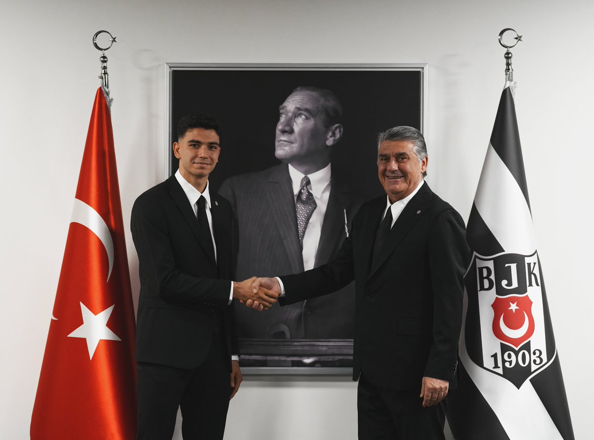 Besiktas's tweet photo. Resmi Açıklama | Yasin Özcan

🔗 https://t.co/2ncIikj8Yt https://t.co/kqYxHiDzx0