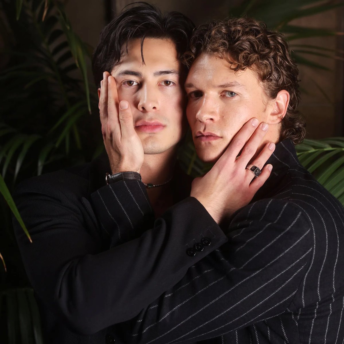 hudsonwupdates's tweet image. Hudson Williams on working with Connor Storrie and them actively persuing separate promo opportunities (via @wonderlandmag)

"Connor and I are aligned. We want to be different artists. We don’t want to be the Olsen twins. We want to be Connor and Hudson, with different…