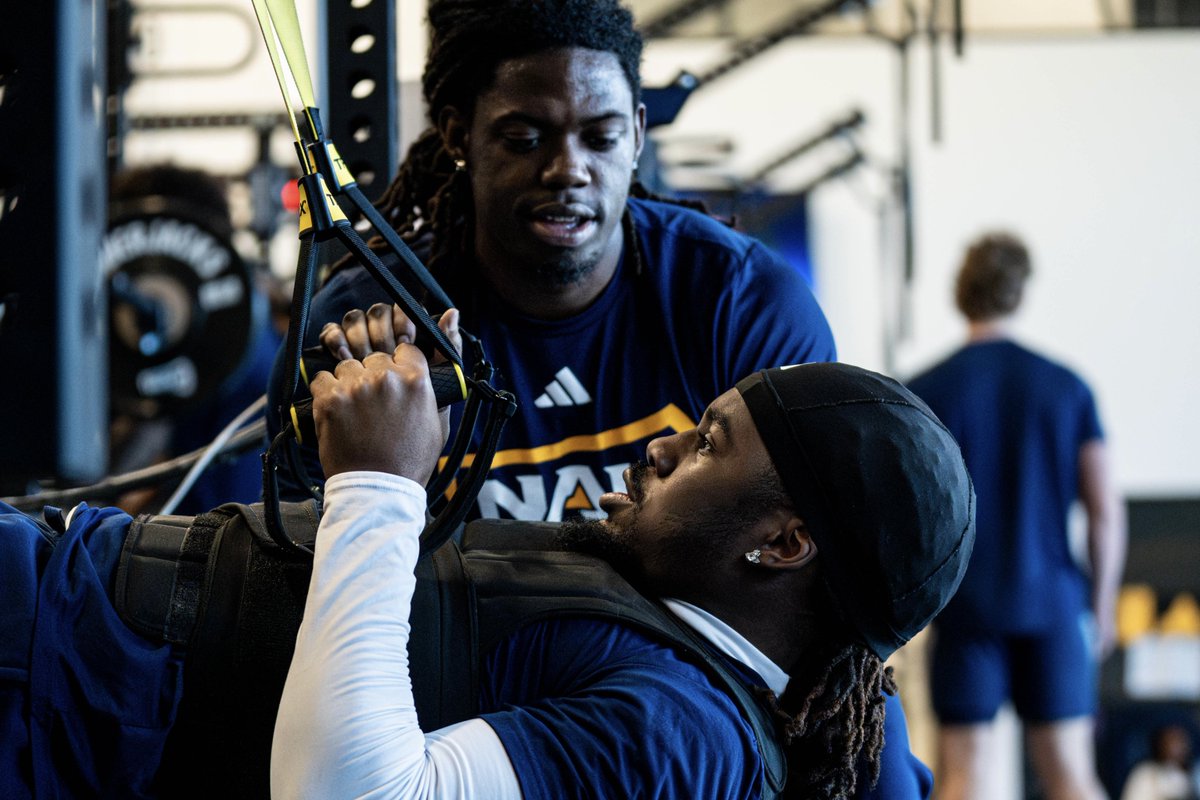 NAU_Football's tweet image. While you’re awaking, we’re already working 💪

#RaiseTheFlag | #BigSkyFB