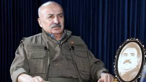 herekol_botani's tweet image. #KCK Yürütme konsey üyesi Mustafa Karasu; 
"Bakûrda, Başurda Avrupada milyonlar ayağa kaltı bu halkımıza, direnelere çok büyük bir moral oldu.
Gençler her yerden oraya koşyor. Kapılar açılsa, engelenmese binler otaya akar yüzbin kişilik, beşyüz bin kişilik bir ordu ortaya çıkar."