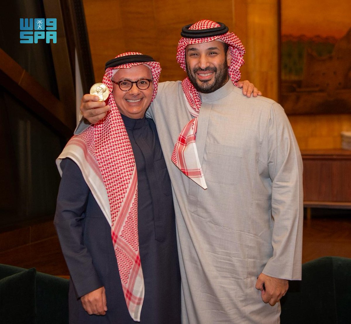 spagov's tweet image. سمو #ولي_العهد يستقبل البروفيسور عمر بن مونس ياغي بمناسبة فوزه بجائزة نوبل في الكيمياء لعام 2025، مقدمًا له التهنئة على نيله الجائزة التي تعكس تقديرًا وتكريمًا لجهوده وما يقدمه في مجال الكيمياء، متمنيًا له دوام التوفيق.
#واس