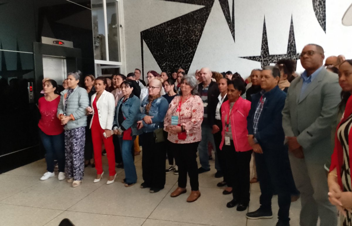 🇨🇺​⚕️ Con la ética martiana como escudo, los trabajadores del <a href="/MINSAPCuba/">Ministerio de Salud Pública de Cuba</a> rendimos homenaje al más universal de los cubanos; con la premisa de que salvar vidas es nuestra mejor manera de honrarlo, haciendo posible que Patria siga siendo humanidad.

​#CubaPorLaVida