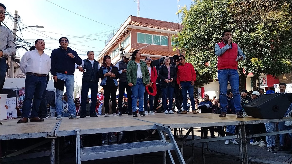 ⭕️Habitantes del municipio de #Ixtapaluca, #Edomex,  se congregaron a un costado del Palacio Municipal para llevar a cabo la entrega del pliego petitorio con diversas demandas, mismas que aseguran no han sido atendidas por el gobierno municipal encabezado por <a href="/FelipeArvizu_/">Felipe Arvizu</a>