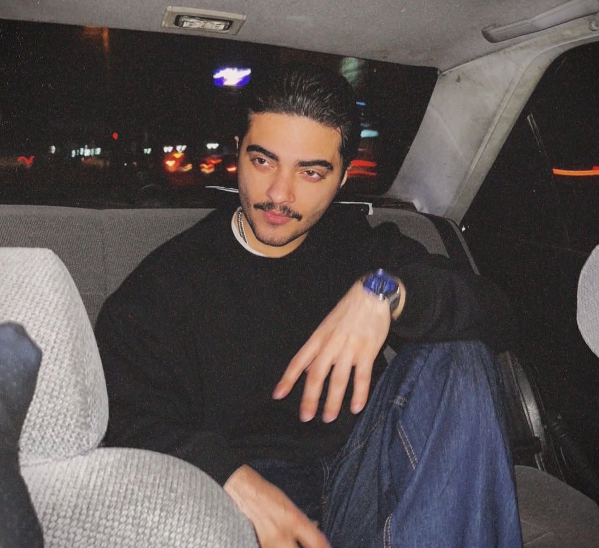 isamanyasin's tweet image. امیر موحدی، ۲۵ ساله از رشت، آرایشگری هنرمند و مهربان بود.
در مسیر بازگشت به خانه، با شلیک گلوله از پشت به دست نیروهای جمهوری اسلامی کشته شد.در لاکان به خاک سپرده شد.
گفته بود: «امسال، سال تغییره.»

#IranMassacre

Amir Movahedi, 25, from Rasht a kind, artistic barber.
Shot from