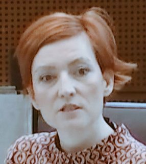 <a href="/AstaVrecko/">Asta Vrečko</a>:
Ni izvoljena za poslanko in postane ministrica. Ukine Muzej osamosvojitve, obišče Čebine in nezakonito izplača Makarovičevi nagrado. Najame halo v in podre drevo pred SNG Drama. Ni žalostna, ker  Smodeja "ne najdejo". Pripravi Zakon o pokojninah za zaslužne izbrance.