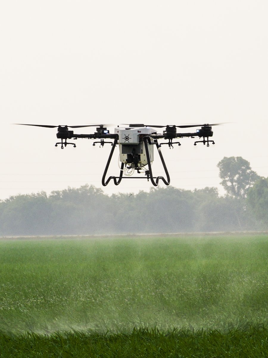 Studies show that hydraulic nozzles give you the most uniformity across your swath 💧 With the ARES, you have the choice to equip either hydraulic nozzles or atomizers; we ship them with both sets.

In the hydraulic nozzle configuration, the ARES has 8 hydraulic nozzle tips