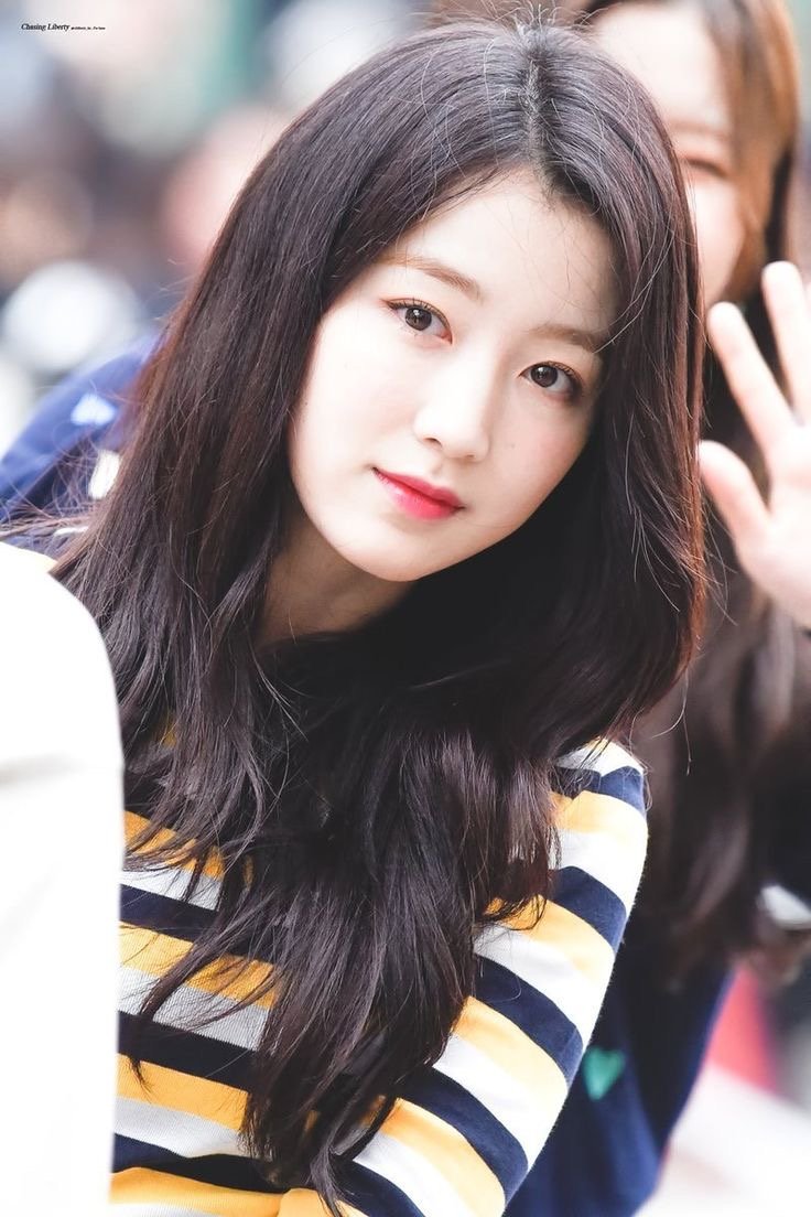 pannchoa's tweet photo. Gugudan's Hana revealed to have become a flight attendant
https://t.co/YHQ8ERJOu3 https://t.co/f4kbolATbQ
