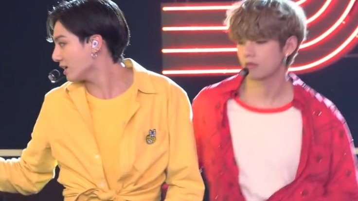 suggukru's tweet photo. “oh i wish there were some condiments that went with everything!”

the humble ketchup and mustard: https://t.co/MYekEeZKcr