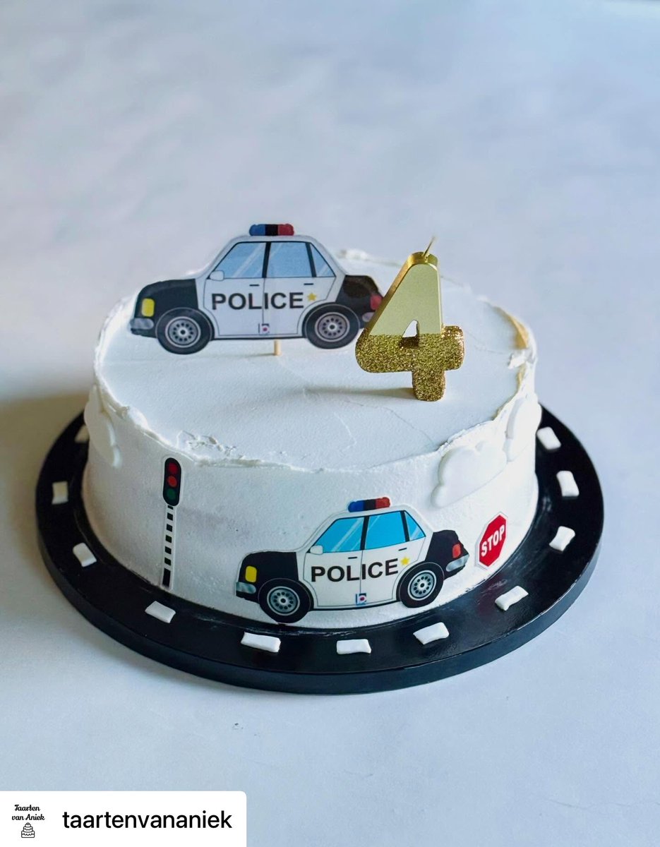 Cakeprint's tweet image. Deze prachtige Politie-auto taart is gemaakt door Aniek van Taarten van Aniek. Ze versierde deze heerlijke taart met eetbare prints. 

#taartenvananiek #cakeprint #politietaart #politieautotaart #eetbareprint