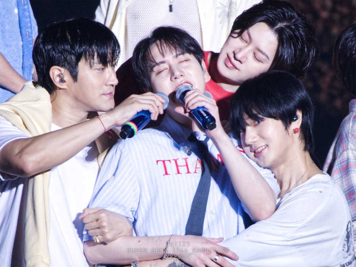 260125 SS10 in Kaohsiung D3

얼마나 나를 사랑하는지

#SHUPERSHOW10 #SUPERJUNIOR #슈퍼주니어 
#규현 #KYUHYUN
#예성 #YESUNG 
#희철 #HEECHUL
#시원 #SIWON