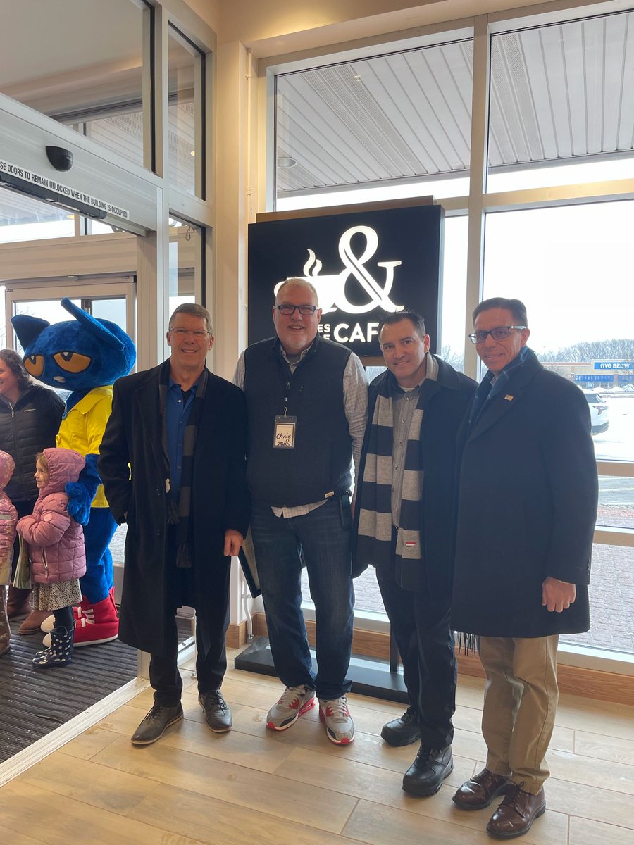 I was pleased to join local leaders in welcoming Barnes &amp; Noble back to Strongsville. Congratulations to Store Manager Chris on returning home to Ohio to lead this new location. Great to see this longtime retailer back in our community.

#Strongsville #LocalBusiness