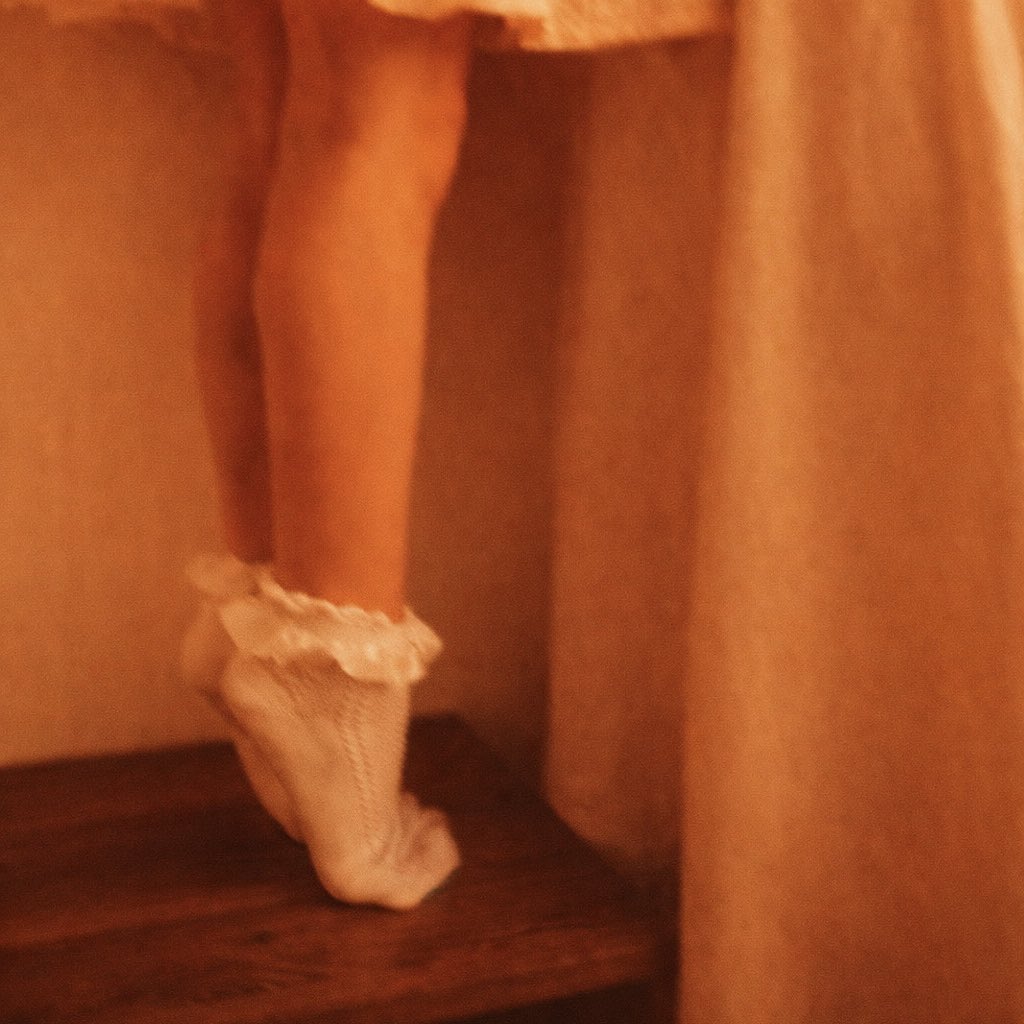 lalisavg's tweet image. 𝗘𝘃𝗲𝗿𝘆𝗼𝗻𝗲’𝘀 𝗔 𝗦𝘁𝗮𝗿! • 𝗮𝘂 𝗝𝗲𝗻𝗹𝗶𝘀𝗮 

Lisa é uma estrela, ícone da moda e mãe solo, totalmente dedicada à carreira e à filha, sem tempo para nada, nem namoros. Mas então ela conhece Jennie, a professora de música de Yuki, e suas prioridades começam a mudar.