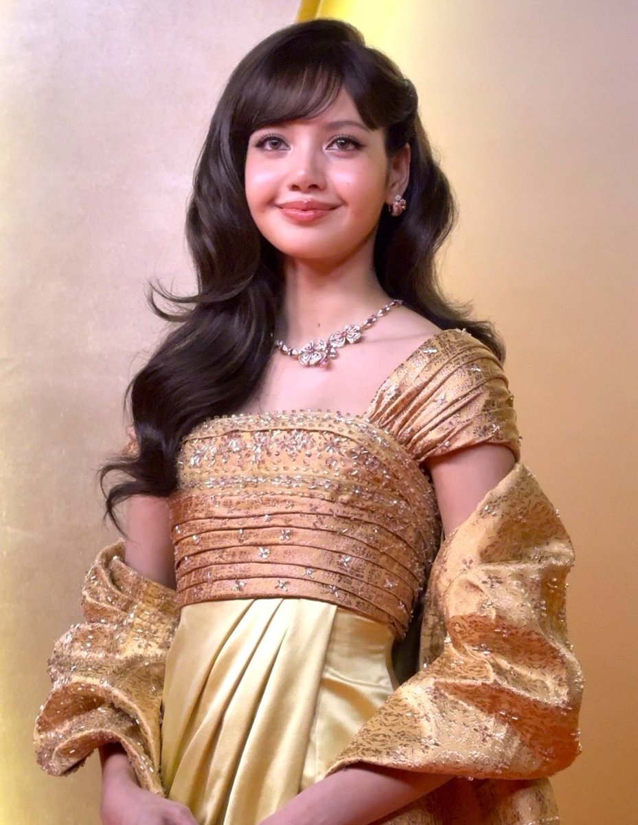 Lisa is a princess at the Amazing Thailand Ambassador Exclusive Night.