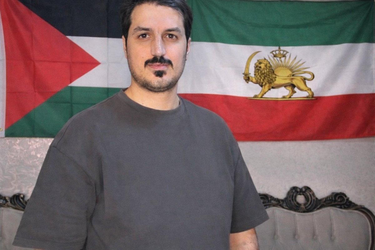 monu495's tweet image. از طرف یک فلسطینی به برادران بزرگوار ایرانی‌ام؛ ما تا آخرین لحظه در کنار شما و صدای شما خواهیم ماند❤️🫡✌️
"A message from a Palestinian to my dear Iranian brothers: We will remain with you and be your voice until the very last moment❤️🫡✌️