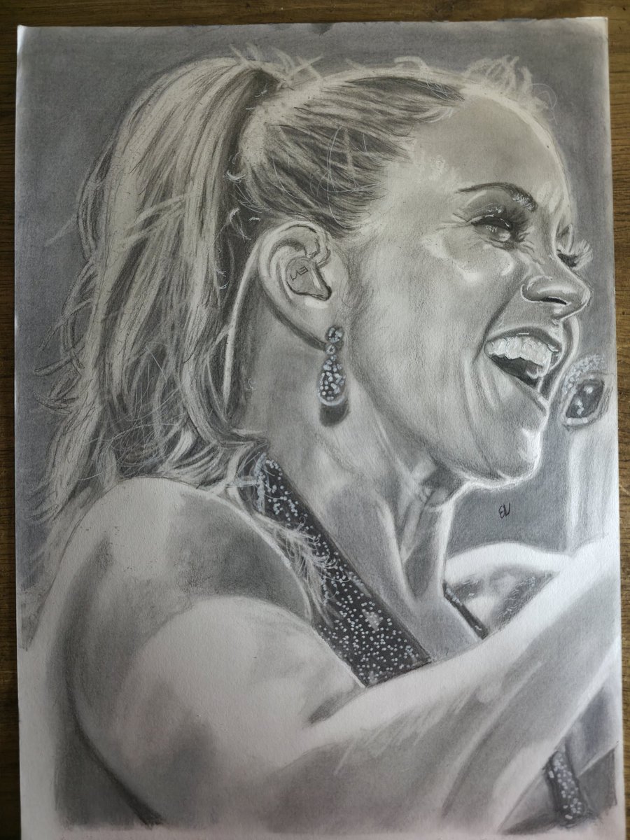 Dibujo de la hermosa <a href="/LuceroMexico/">Lucero</a> 
instagram.com/p/DUCgAoJjBbm/…
#lucero