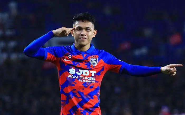 StoneBarca's tweet photo. Arif Aiman (Johor DT) is making waves in the Super League.
His contract runs until May 31, 2026.
He has scored 7 goals and made 10 assists in 9 games.
#bhafc #lufc #psg #juve #sccn https://t.co/fTVq6hGwkI