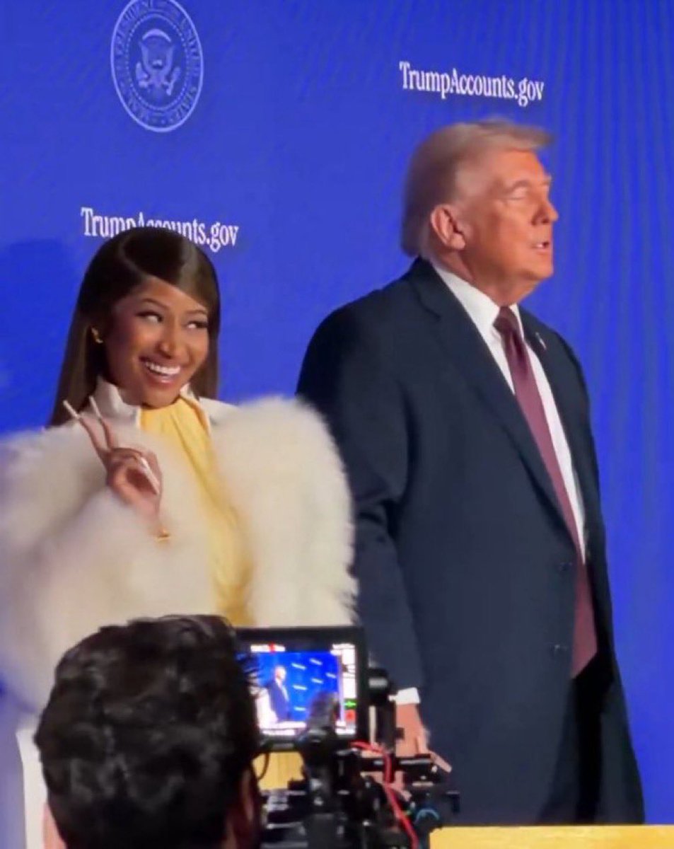 onikaswardrobe's tweet photo. Trump Summit Update (2026)🦄🎀 

Nicki Minaj In Alaïa Twisted Soft Jersey Dress ($3,446.31)

Source: @MegatronNMinaj 

#barbie #onikamaraj #style #trumpsummit #nickiminaj #trending #alaia  #PresidentialBarbie https://t.co/mpfJyu2gvk