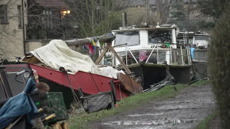 'Action needed as people dump human faeces in canal' 
Residents living close to Bath's Kennet and Avon Canal have said they have witnessed boat owners emptying human excrement into the waterway.
bbc.co.uk/news/articles/… #canal