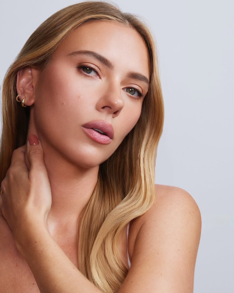 Scarlett Johansson fans tweet media