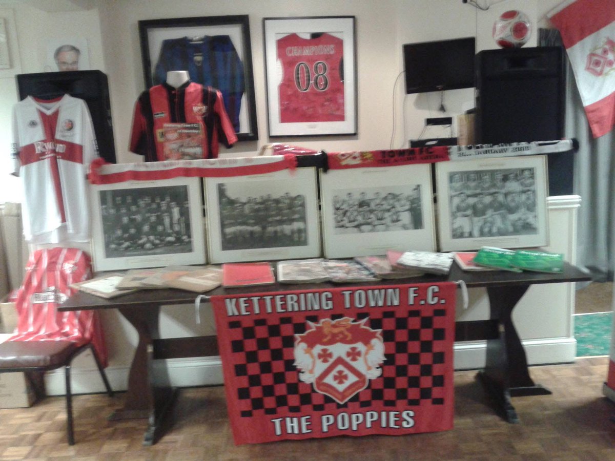 poppiestrust's tweet image. DID YOU KNOW? - No.7

Did you know that the Trust holds an extensive collection of Memorabilia, which includes programmes, shirts, press cuttings, photos, artefacts and the original watercolour of Rockingham Road by Ralph Hartley?

#DidYouKnow 🔴⚫️
