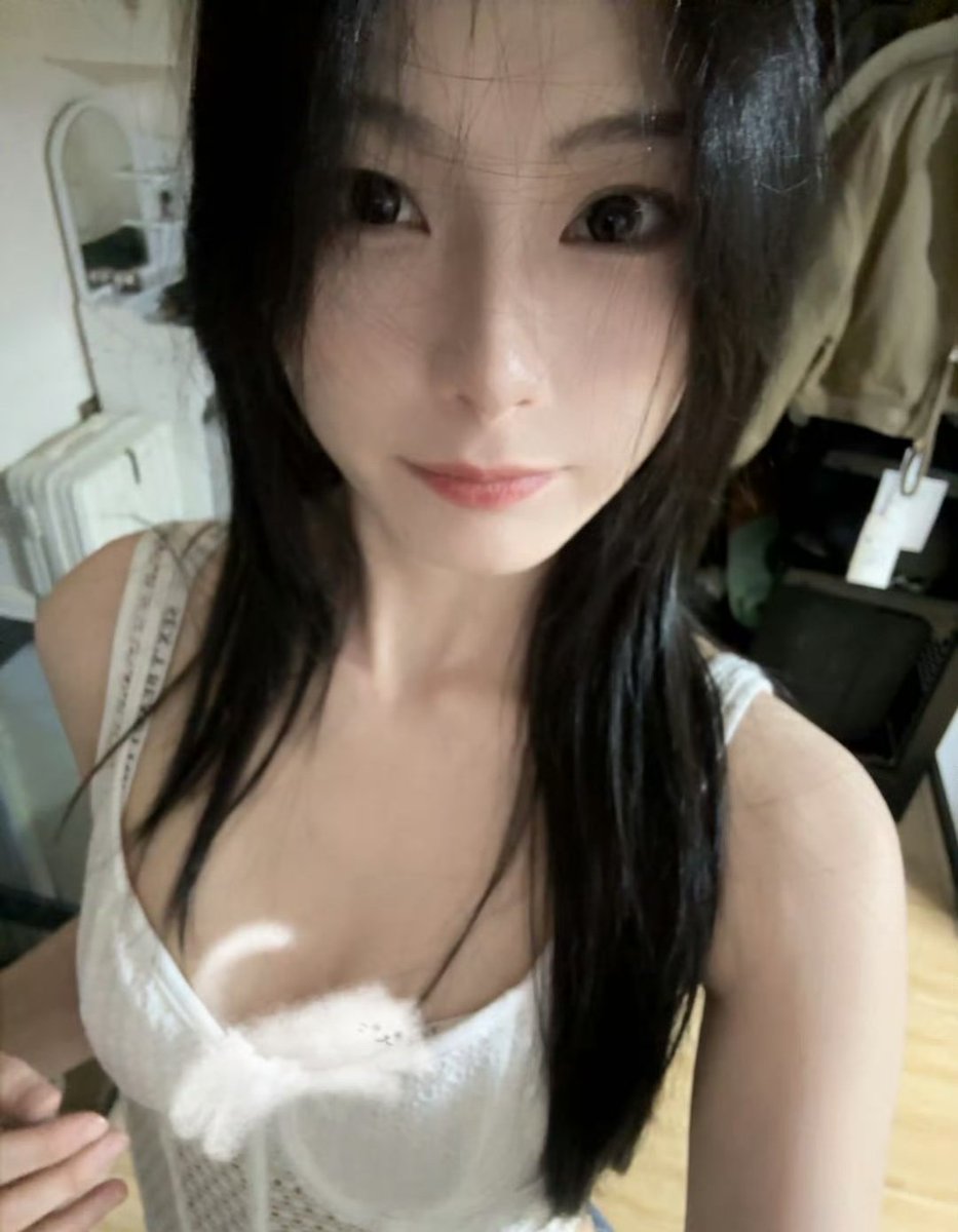 jackfkr152877's tweet photo. #多人 #单男 #母狗 #肉便器 #骚货 #sm #羞辱 #射屏 #公交车 #多p #广州 
#工地 #工人 #农民工 #炮架 #炮友 #乱轮 #轮奸  #多人派對 #淫妻日常 #淫趴
有没有广州的兄弟参加年后有多人活动，年龄不限，只需要七个，报名的私信，母狗照片如下 https://t.co/CpXEFrcH77
