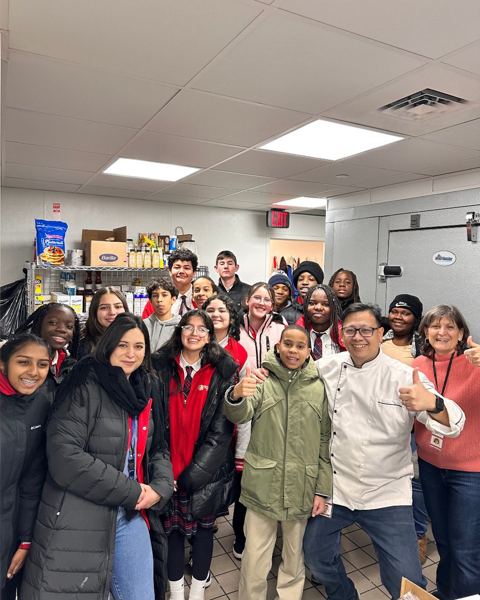 Shoutout to Jessica Torres and her 8th graders from St. Ann’s Academy in Bridgeport!  They visited Thomas Merton Family Center, restocked our pantry, and made toiletry bags for our shower program. Service in action!
