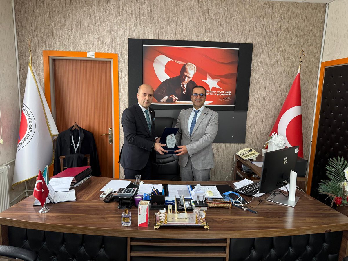 TESIAD Federasyonu Van İl Başkanı Sayın Şeref GÜLTEPE ve
TESIAD Van Yönetim Kurulu Üyeleri, Başhekimimiz Sayın Prof.Dr.Kamuran KARAMAN'a gerçekleştirdikleri ziyaret ile plaket takdiminde bulundular. 

Nazik ziyaretleri için kendilerine çok teşekkür ediyoruz. 

<a href="/profdrkkaraman/">Prof. Dr. Kamuran Karaman</a>