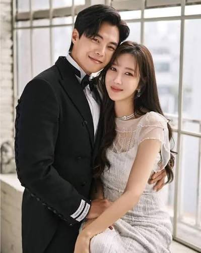 First season of #thepenthouse will forever remain one of the best all time. But the other 2 seasons, especially S3, ruined a series that started so well and was of such high quality. I will never forgive writters for the ending.That ending was completely unnecessary 😩💔😭