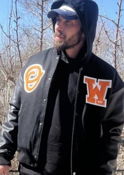 Realneo101's tweet image. دریافتی
سروش نیکو سرشت متولد ۶۸ 
۴بهمن سپاه میریزه تو خونشون گوشی هارد و هرچیزی بوده رو با خودشون میبرن سروش هم با خودشون بردن چهار پنج روزه خانواده اش هیچ خبری ازش ندارن بارها رفتن زندان دستگرد اصفهان و گفتن همچین اسمی نیست. 
لطفا صدای سروش باشید.