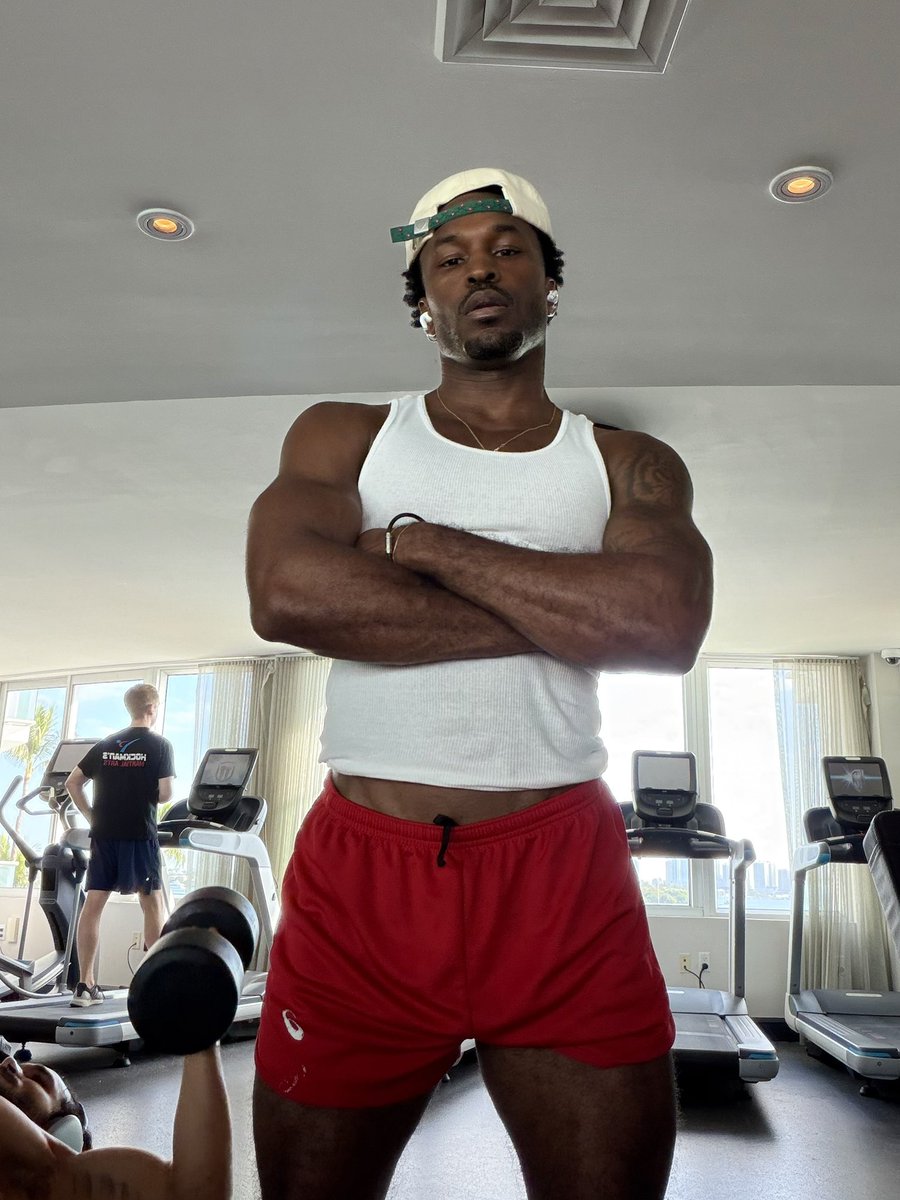AdrianJeanX's tweet image. Putting in the work .

#FitnessMotivation #blackmen #melaninmen #homensgostosos