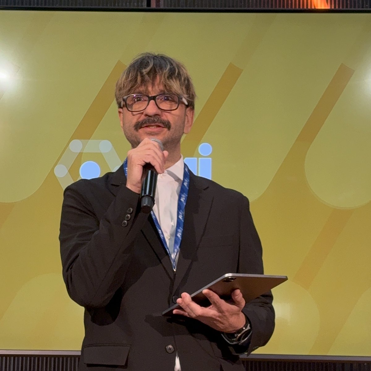 Socialnius tweet media