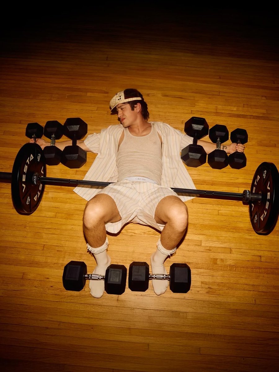 No puede con el peso de cargar tanta belleza y aura