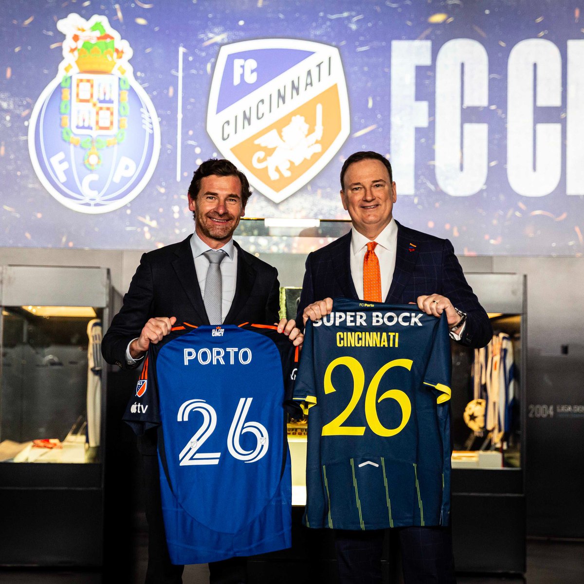 🚨 Após 7 novas escolas Internacionais (que a curto prazo serão 9), FC Porto assina agora uma parceria estratégica com o FC Cincinnati, clube que se tem cimentado bastante bem no contexto da MLS 🇺🇸.

Além do crescimento global, projeto desportivo, organização e scouting foram