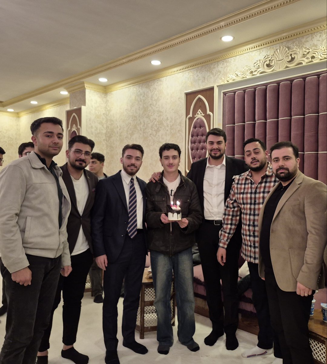 LİSE BAŞKANLARI BULUŞMASI
Doğu Anadolu Bölge Koordinatörümüz Sn. Taha Mert Demirci, İl Gençlik Kolları Başkanımız Sn. Kağan Mercan ve İlçe Gençlik Kolları Başkanımız Sn. Ziya Çağrı Karadoğan ile birlikte lise başkanlarımızla moral ve motivasyon dolu, verimli bir buluşma gerçekleş