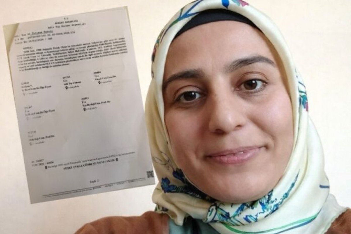 Ferah Oktan’a yöneltilen yafta nedeniyle hukuk askıya alınıyor; nefret söylemi, yaşam hakkını eziyete dönüştürüyor.

Adli Tıp Kurumu, “infaz ertelenmeli” dedi; 4. evre kanser hastası öğretmen hâlâ cezaevinde.

NefretSöylemine HAYIR