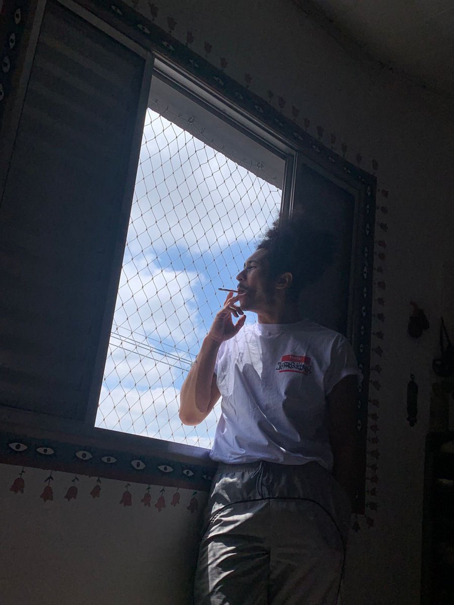 diazemtranse's tweet photo. Sou contra postar foto fumando, mas a Nico tirou essas eu gostei muito https://t.co/xUnhq08ipy