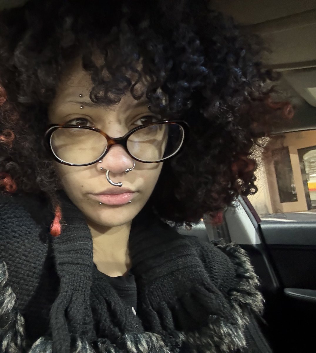 dying4myluvr's tweet image. Ima try every style of glasses until i find my favorite #idc