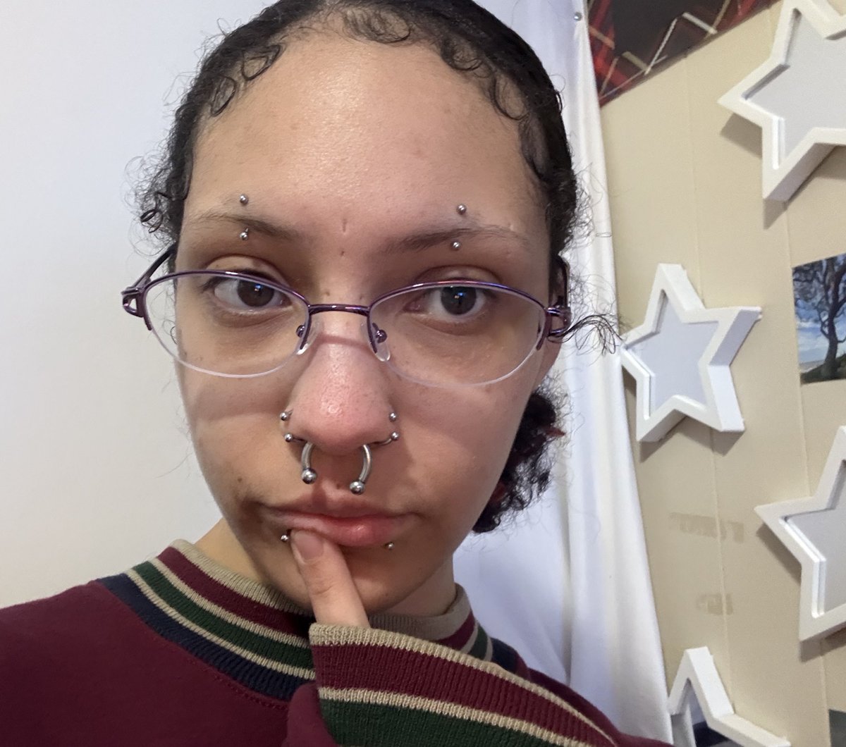 dying4myluvr's tweet image. Ima try every style of glasses until i find my favorite #idc